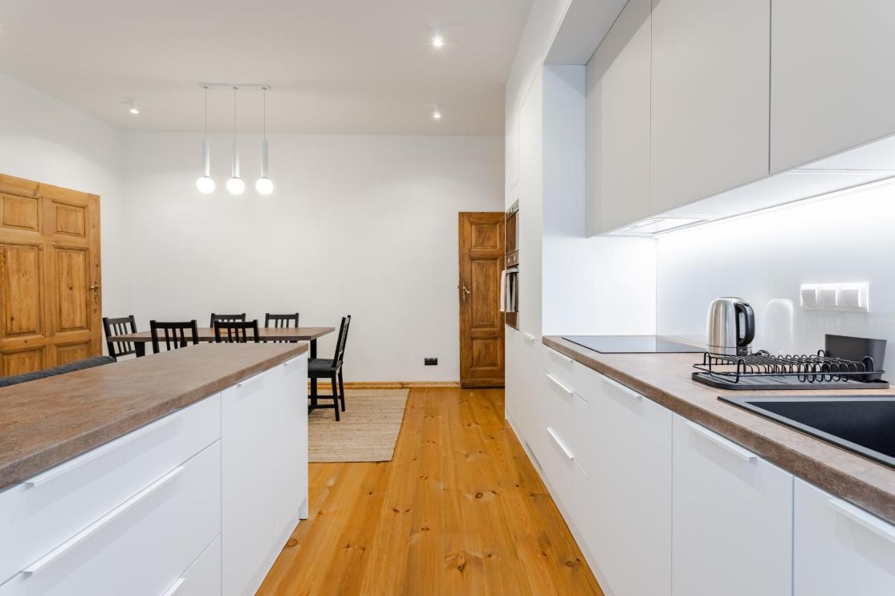 Two Bedroom Very Berry Apartment In Poznan With Desk By Noclegi Renters Ngoại thất bức ảnh