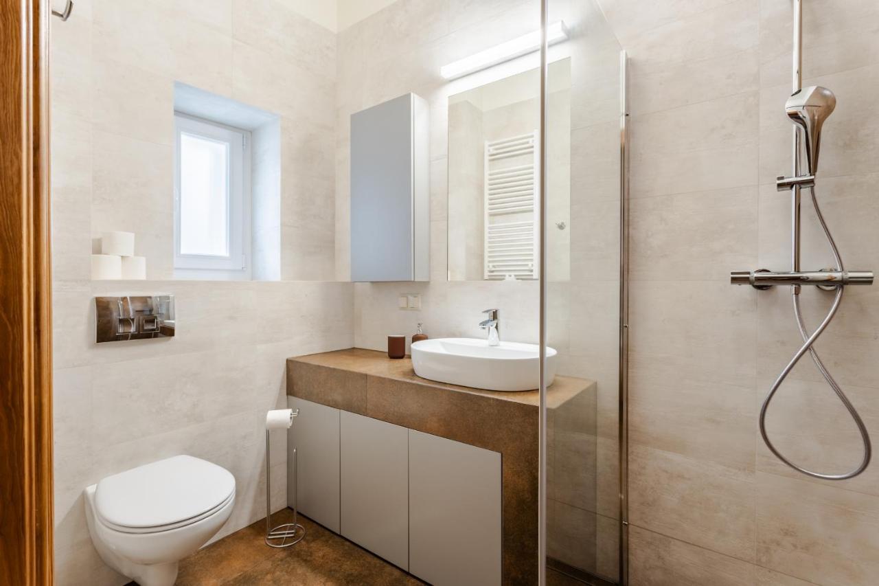 Two Bedroom Very Berry Apartment In Poznan With Desk By Noclegi Renters Ngoại thất bức ảnh