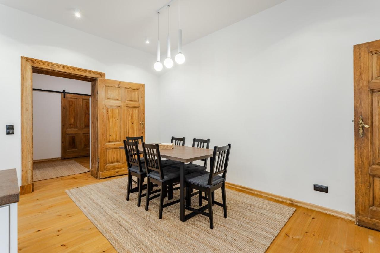 Two Bedroom Very Berry Apartment In Poznan With Desk By Noclegi Renters Ngoại thất bức ảnh