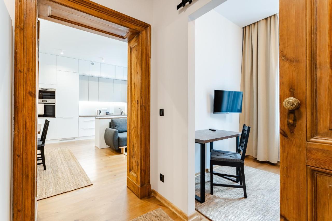 Two Bedroom Very Berry Apartment In Poznan With Desk By Noclegi Renters Ngoại thất bức ảnh